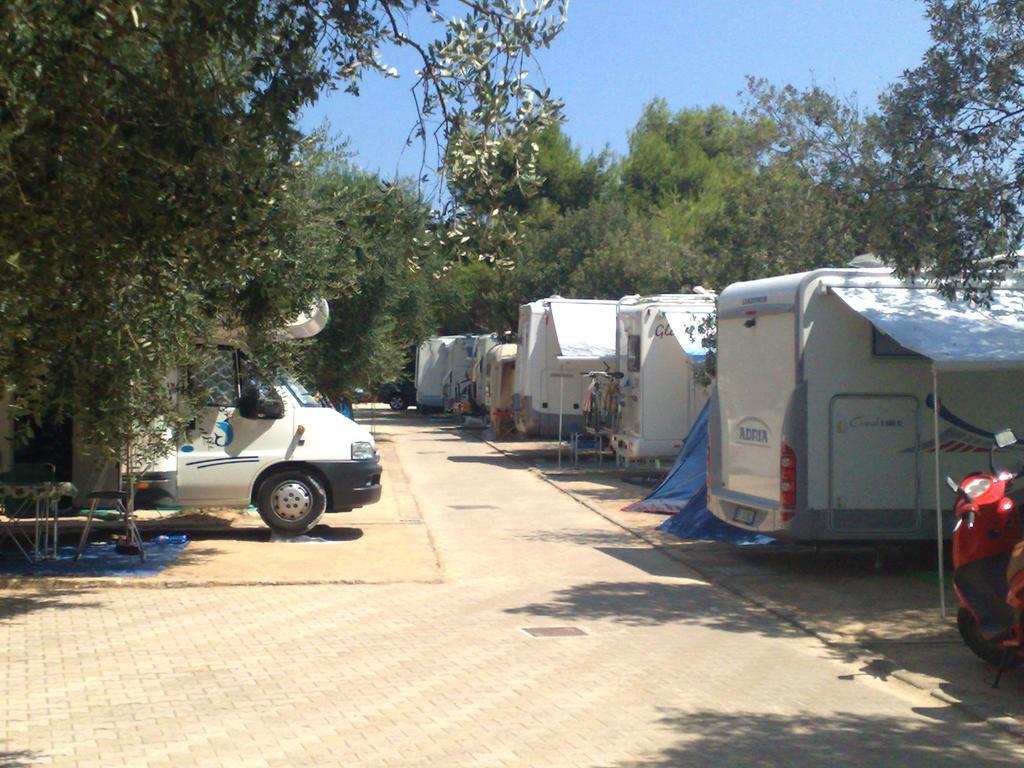 Camping Porto Miggiano Санта Чезареа Терме Екстериор снимка